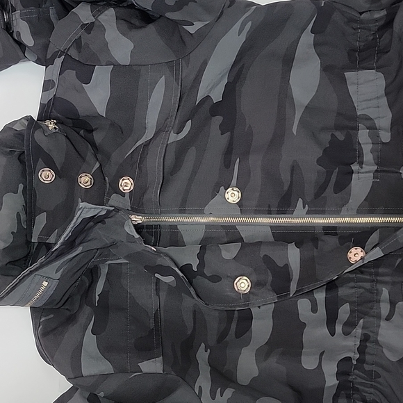 Tart Collection Camo Rain Jacket/ M. - Picture 8 of 13